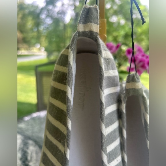 NWT-Gray and White Striped Slip-On Shoes-size 9 - Picture 3 of 5